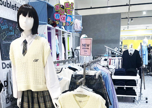 学生が企画した“制服をおしゃれに着こなしたい！”を叶える制服アイテム売り場1